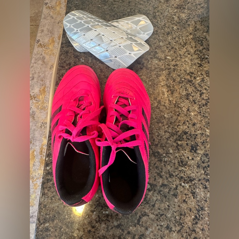 Adidas soccer cleats. (Including shin guards) no sleeves. Size 3.5